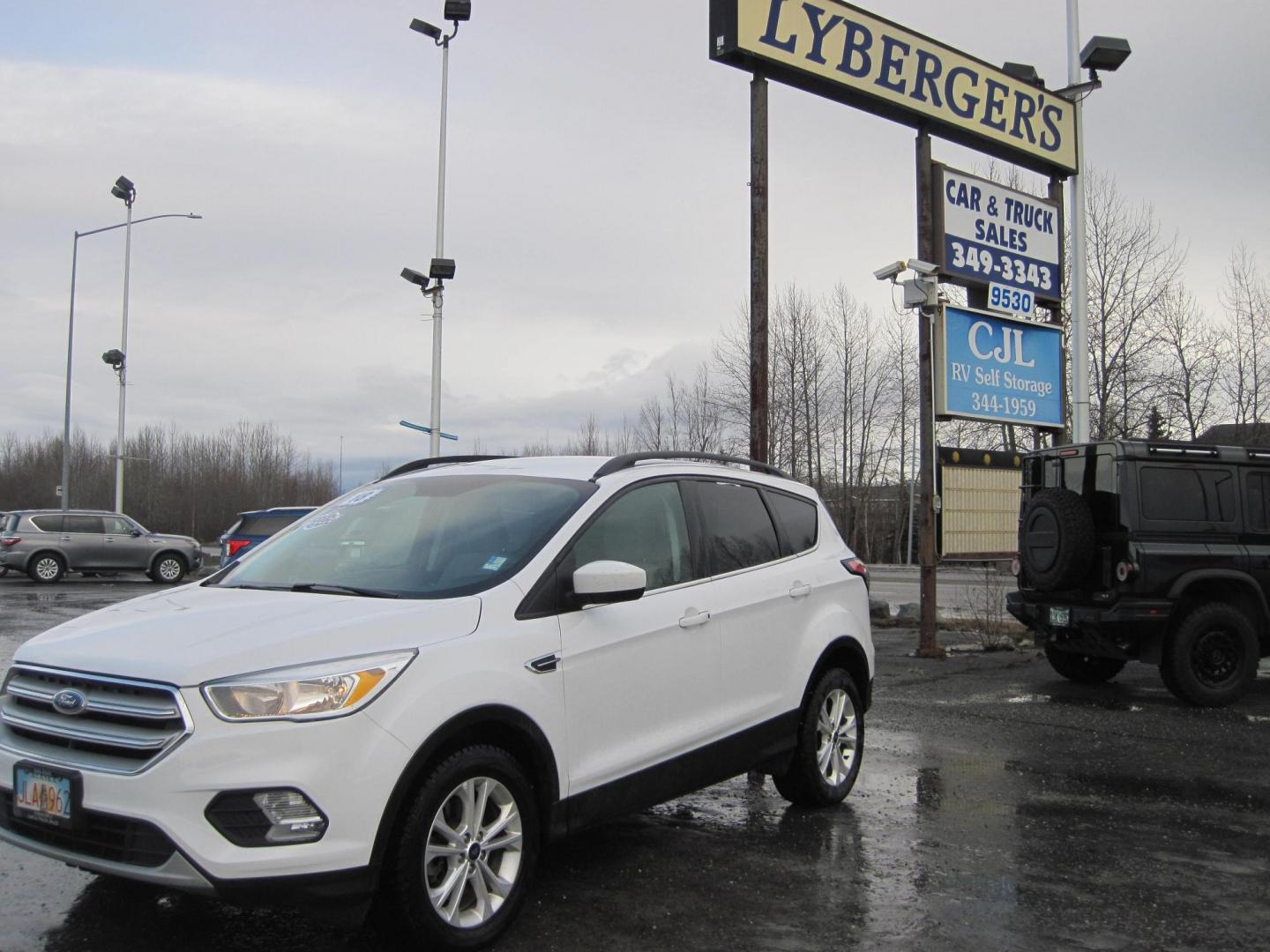 2018 white /gray Ford Escape SE 4WD (1FMCU9GD9JU) with an 1.5L L4 DOHC 16V engine, 6A transmission, located at 9530 Old Seward Highway, Anchorage, AK, 99515, (907) 349-3343, 61.134140, -149.865570 - Photo#0