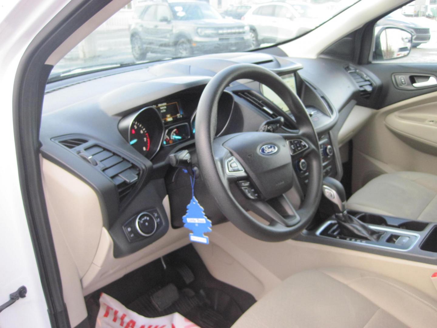 2018 white /gray Ford Escape SE 4WD (1FMCU9GD9JU) with an 1.5L L4 DOHC 16V engine, 6A transmission, located at 9530 Old Seward Highway, Anchorage, AK, 99515, (907) 349-3343, 61.134140, -149.865570 - Photo#10