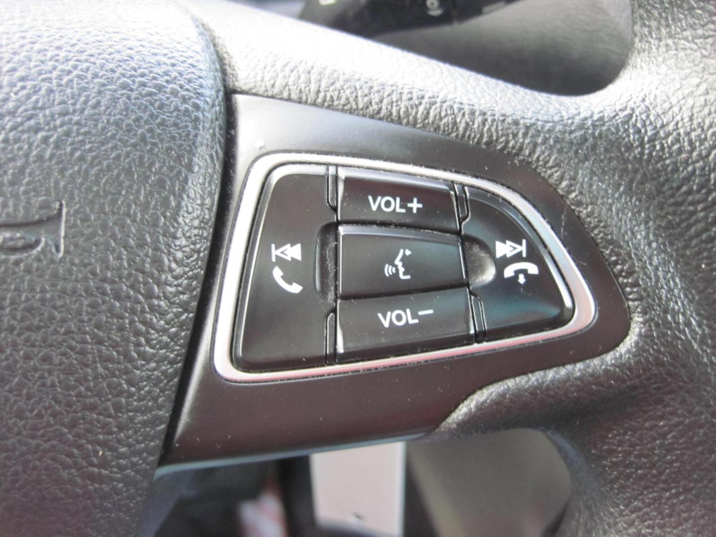 2018 white /gray Ford Escape SE 4WD (1FMCU9GD9JU) with an 1.5L L4 DOHC 16V engine, 6A transmission, located at 9530 Old Seward Highway, Anchorage, AK, 99515, (907) 349-3343, 61.134140, -149.865570 - Photo#14