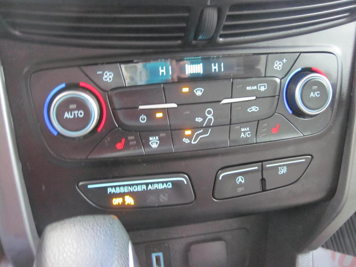 2018 white /gray Ford Escape SE 4WD (1FMCU9GD9JU) with an 1.5L L4 DOHC 16V engine, 6A transmission, located at 9530 Old Seward Highway, Anchorage, AK, 99515, (907) 349-3343, 61.134140, -149.865570 - Photo#15