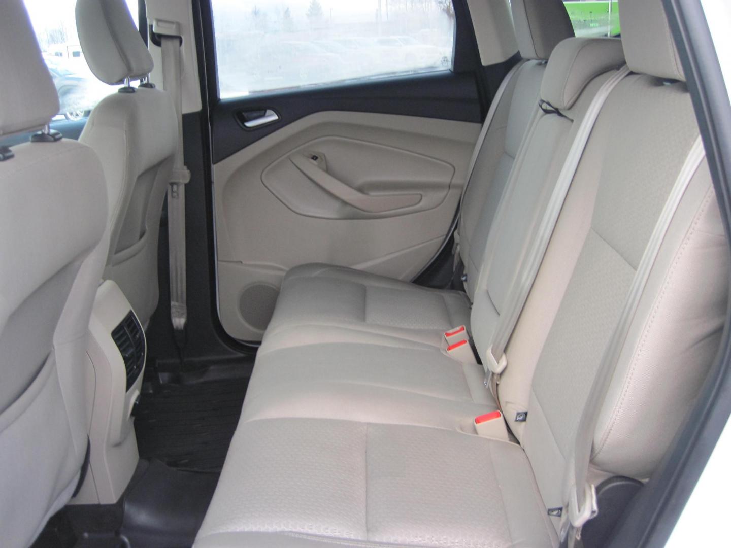 2018 white /gray Ford Escape SE 4WD (1FMCU9GD9JU) with an 1.5L L4 DOHC 16V engine, 6A transmission, located at 9530 Old Seward Highway, Anchorage, AK, 99515, (907) 349-3343, 61.134140, -149.865570 - Photo#7