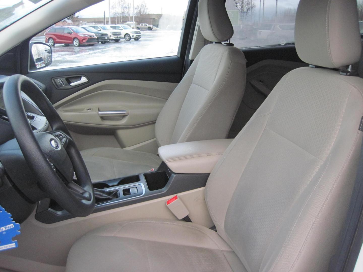 2018 white /gray Ford Escape SE 4WD (1FMCU9GD9JU) with an 1.5L L4 DOHC 16V engine, 6A transmission, located at 9530 Old Seward Highway, Anchorage, AK, 99515, (907) 349-3343, 61.134140, -149.865570 - Photo#9