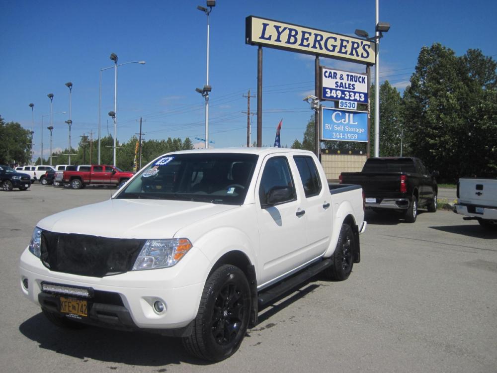 2019 white /black Nissan Frontier SL Crew Cab 5AT 4WD (1N6AD0EV6KN) with an 4.0L V6 DOHC 24V engine, 5A transmission, located at 9530 Old Seward Highway, Anchorage, AK, 99515, (907) 349-3343, 61.134140, -149.865570 - Photo #0