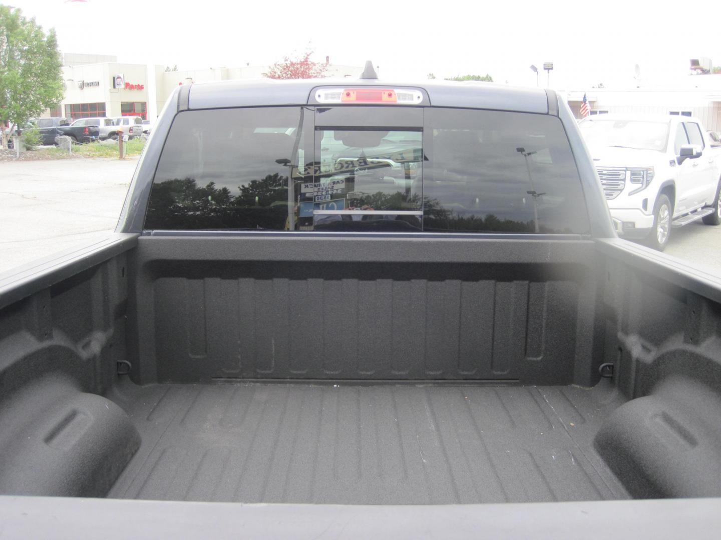 2019 gray /Tan RAM 1500 Limited Crew Cab 4WD (1C6SRFPT1KN) with an 5.7L V8 OHV 16V engine, 8A transmission, located at 9530 Old Seward Highway, Anchorage, AK, 99515, (907) 349-3343, 61.134140, -149.865570 - Loaded 2019 Ram 1500 Linited come take a test drive - Photo#4