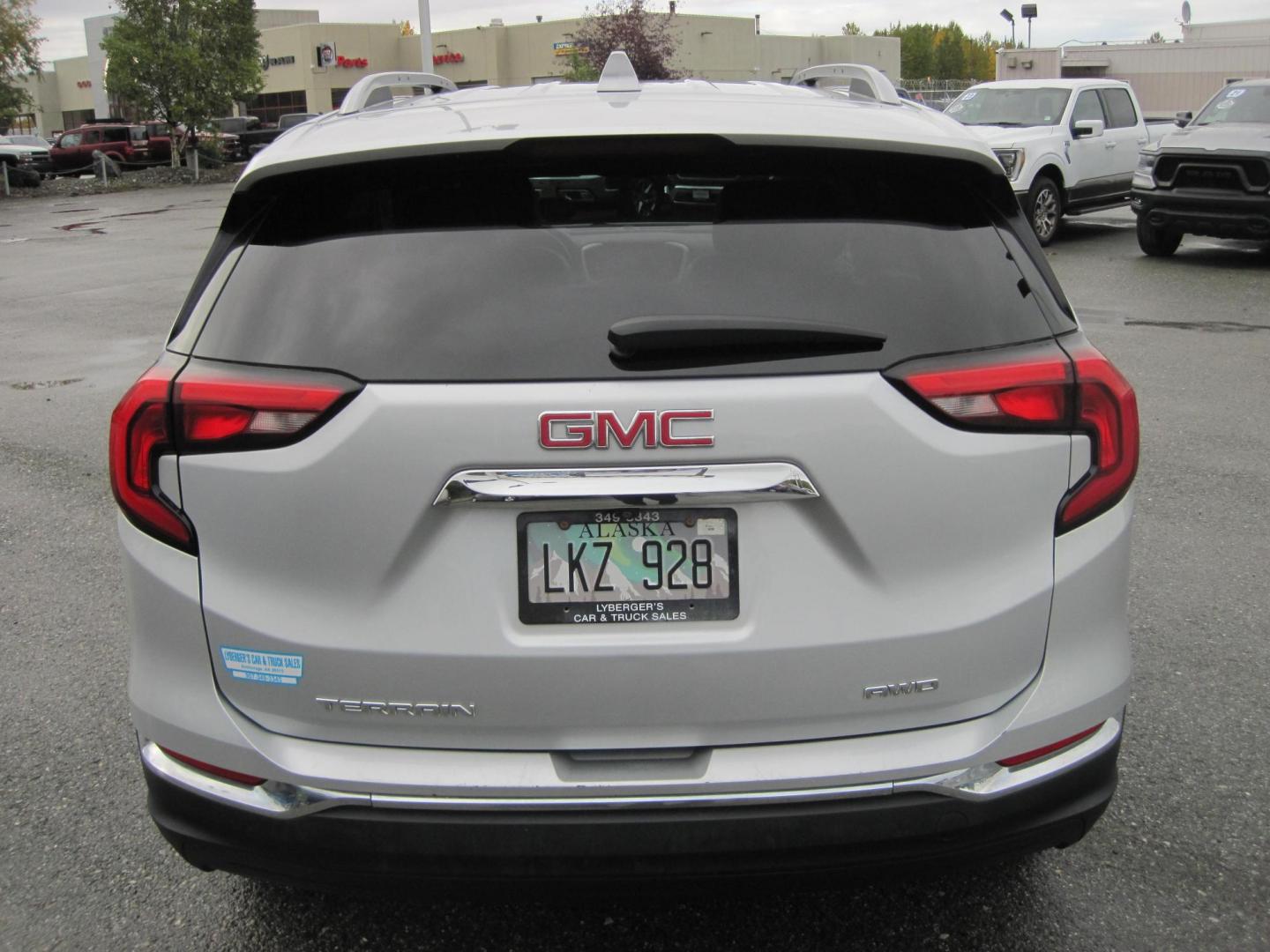 2020 silver /black GMC Terrain SLT AWD (3GKALVEV1LL) with an 1.4L L4 DOHC 16V TURBO engine, 6A transmission, located at 9530 Old Seward Highway, Anchorage, AK, 99515, (907) 349-3343, 61.134140, -149.865570 - Photo#5
