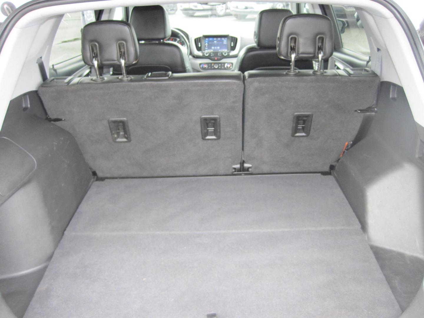 2020 silver /black GMC Terrain SLT AWD (3GKALVEV1LL) with an 1.4L L4 DOHC 16V TURBO engine, 6A transmission, located at 9530 Old Seward Highway, Anchorage, AK, 99515, (907) 349-3343, 61.134140, -149.865570 - Photo#6