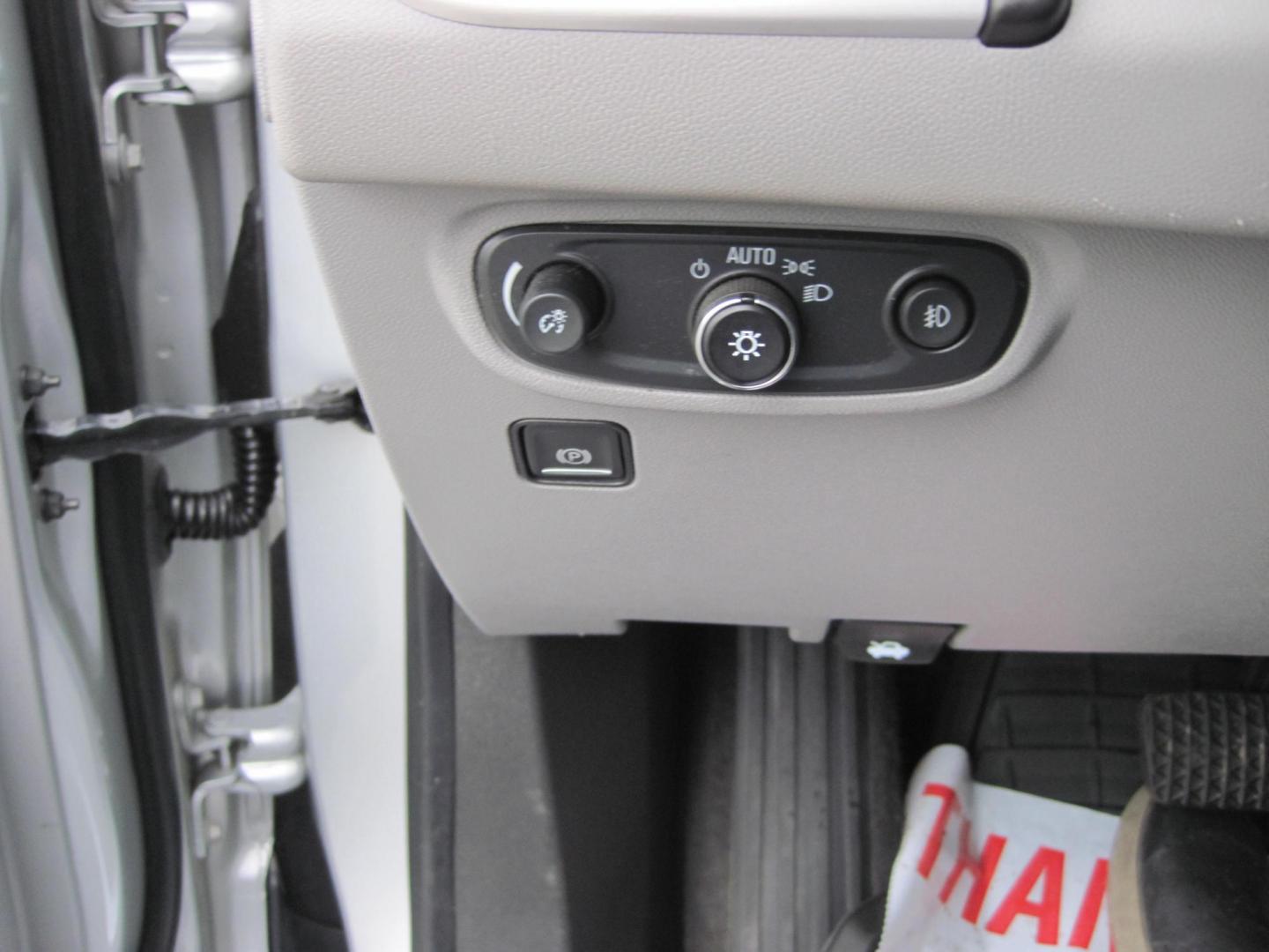 2020 silver /black GMC Terrain SLT AWD (3GKALVEV1LL) with an 1.4L L4 DOHC 16V TURBO engine, 6A transmission, located at 9530 Old Seward Highway, Anchorage, AK, 99515, (907) 349-3343, 61.134140, -149.865570 - Photo#13