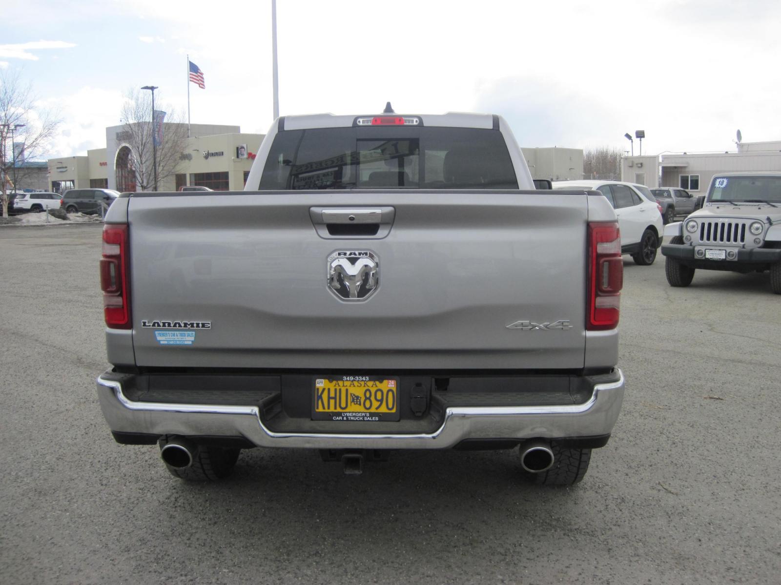 2020 silver /silver RAM 1500 Laramie Quad Cab 4WD (1C6SRFDT3LN) with an 3.6L V6 FFV engine, 8A transmission, located at 9530 Old Seward Highway, Anchorage, AK, 99515, (907) 349-3343, 61.134140, -149.865570 - Low Miles on this 2020 Ram 1500 Laramie come take a test drive. - Photo #3