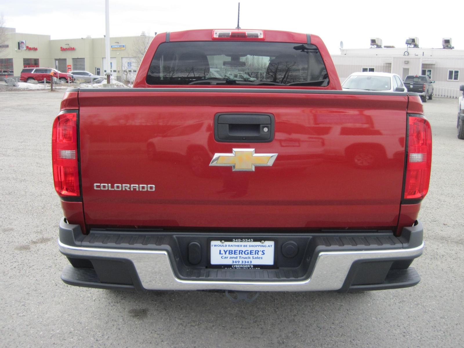 2015 red /black Chevrolet Colorado Crew Cab 4WD (1GCGTAE31F1) with an 3.6L V6 DOHC 24V GAS engine, 6-Speed Automatic transmission, located at 9530 Old Seward Highway, Anchorage, AK, 99515, (907) 349-3343, 61.134140, -149.865570 - Photo #3