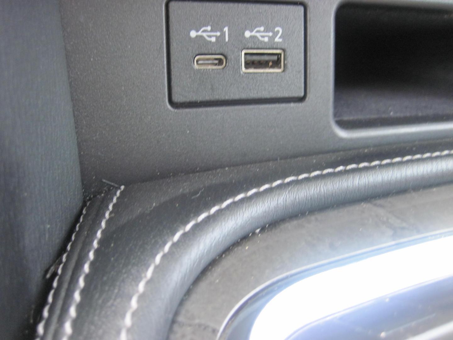 2021 blue /black Infiniti QX80 Luxe 4WD (JN8AZ2AEXM9) with an 5.6L V8 DOHC 32V engine, 7A transmission, located at 9530 Old Seward Highway, Anchorage, AK, 99515, (907) 349-3343, 61.134140, -149.865570 - Photo#22