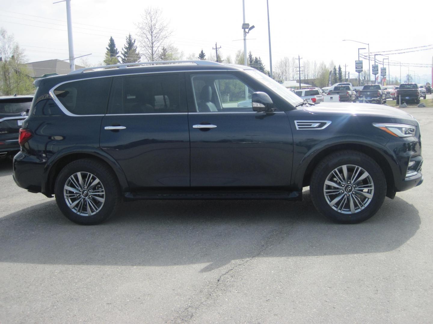 2021 blue /black Infiniti QX80 Luxe 4WD (JN8AZ2AEXM9) with an 5.6L V8 DOHC 32V engine, 7A transmission, located at 9530 Old Seward Highway, Anchorage, AK, 99515, (907) 349-3343, 61.134140, -149.865570 - Photo#2