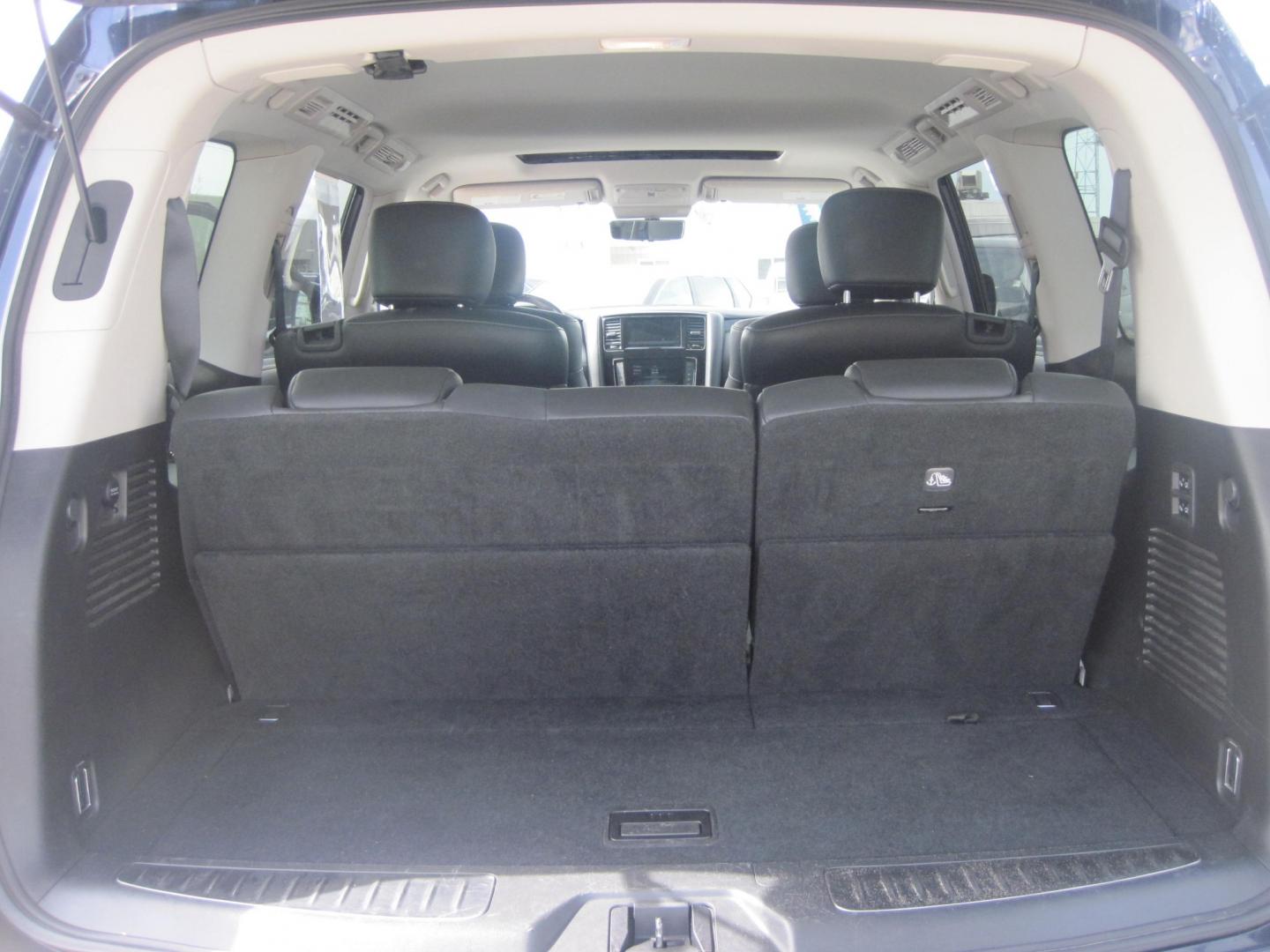 2021 blue /black Infiniti QX80 Luxe 4WD (JN8AZ2AEXM9) with an 5.6L V8 DOHC 32V engine, 7A transmission, located at 9530 Old Seward Highway, Anchorage, AK, 99515, (907) 349-3343, 61.134140, -149.865570 - Photo#4