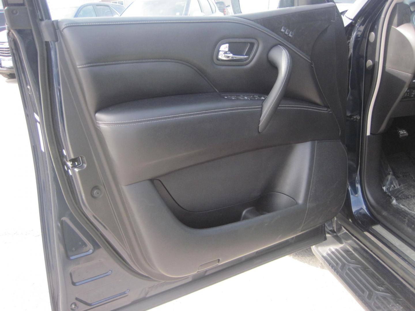 2021 blue /black Infiniti QX80 Luxe 4WD (JN8AZ2AEXM9) with an 5.6L V8 DOHC 32V engine, 7A transmission, located at 9530 Old Seward Highway, Anchorage, AK, 99515, (907) 349-3343, 61.134140, -149.865570 - Photo#8