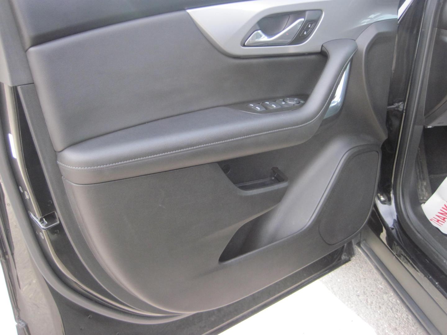 2020 black /black Chevrolet Blazer 3LT AWD (3GNKBHRS9LS) with an 3.6L V6 DOHC 24V engine, 9A transmission, located at 9530 Old Seward Highway, Anchorage, AK, 99515, (907) 349-3343, 61.134140, -149.865570 - Nice Chevrolet Blazer come take a test drive - Photo#6