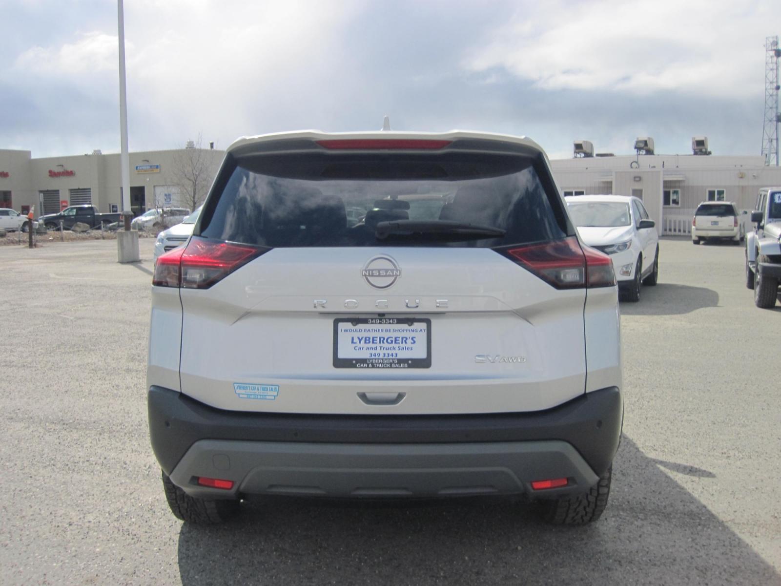 2022 silver /gray Nissan Rogue SV AWD (5N1BT3BB9NC) with an 2.5L L4 DOHC 16V engine, CVT transmission, located at 9530 Old Seward Highway, Anchorage, AK, 99515, (907) 349-3343, 61.134140, -149.865570 - Nice Nissan Rogue SV AWD come take a test drive - Photo #3