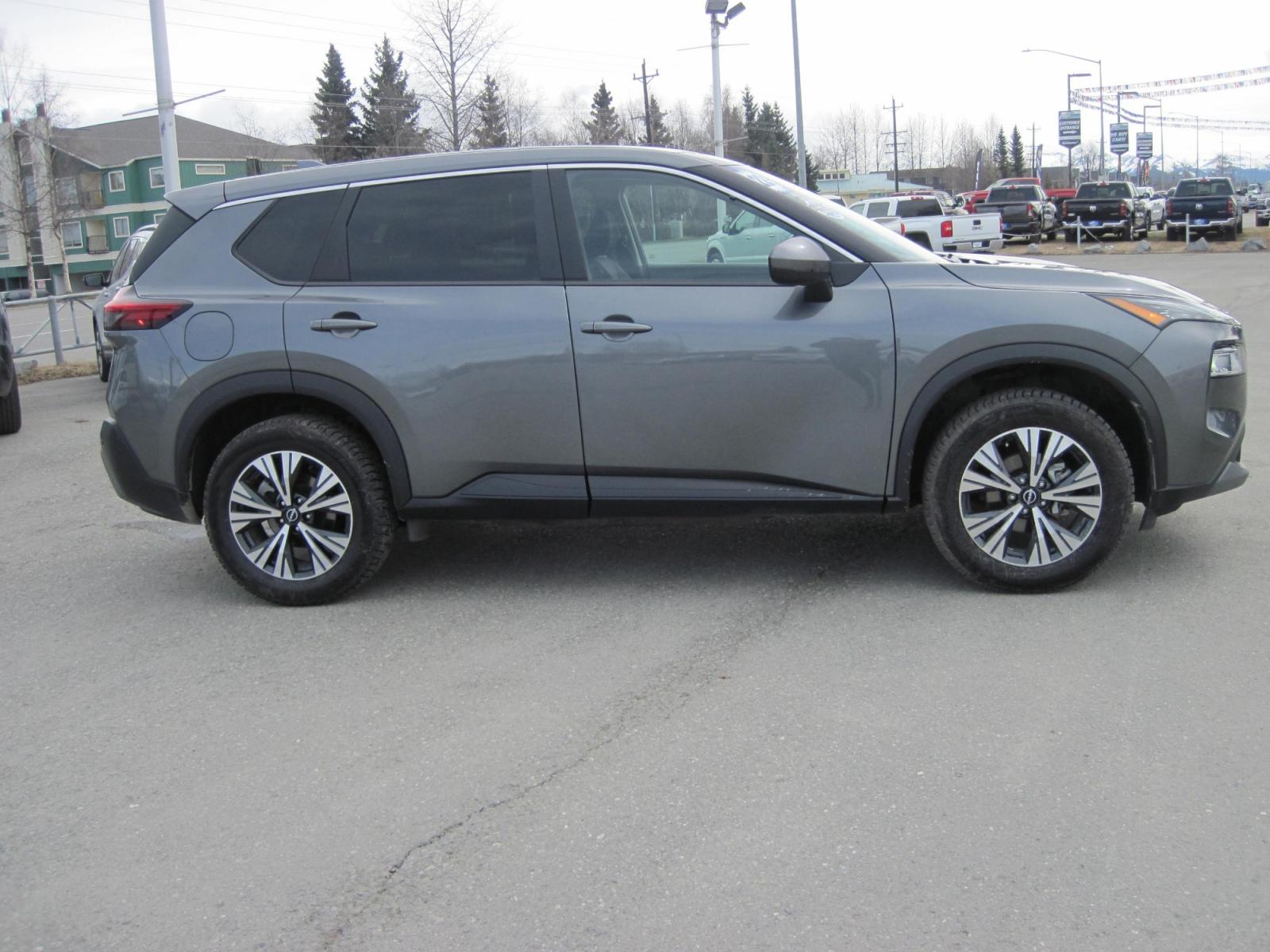 2022 gray /black Nissan Rogue SV AWD (5N1BT3BBXNC) with an 2.5L L4 DOHC 16V engine, CVT transmission, located at 9530 Old Seward Highway, Anchorage, AK, 99515, (907) 349-3343, 61.134140, -149.865570 - Nice Nissan Rogue SV AWD come take a test drive - Photo #2