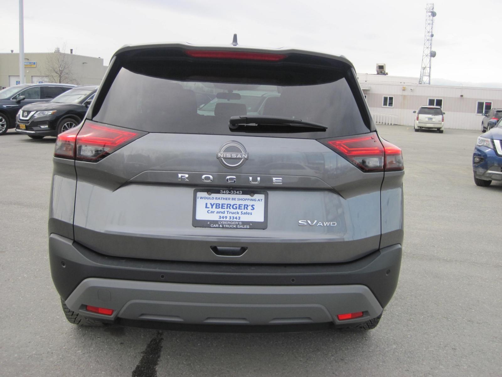 2022 gray /black Nissan Rogue SV AWD (5N1BT3BBXNC) with an 2.5L L4 DOHC 16V engine, CVT transmission, located at 9530 Old Seward Highway, Anchorage, AK, 99515, (907) 349-3343, 61.134140, -149.865570 - Nice Nissan Rogue SV AWD come take a test drive - Photo #3