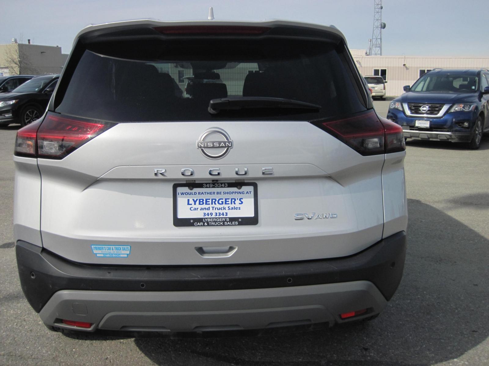 2022 silver /black Nissan Rogue SV AWD (5N1BT3BBXNC) with an 2.5L L4 DOHC 16V engine, CVT transmission, located at 9530 Old Seward Highway, Anchorage, AK, 99515, (907) 349-3343, 61.134140, -149.865570 - Nice Nissan Rogue SV AWD come take a test drive - Photo #3