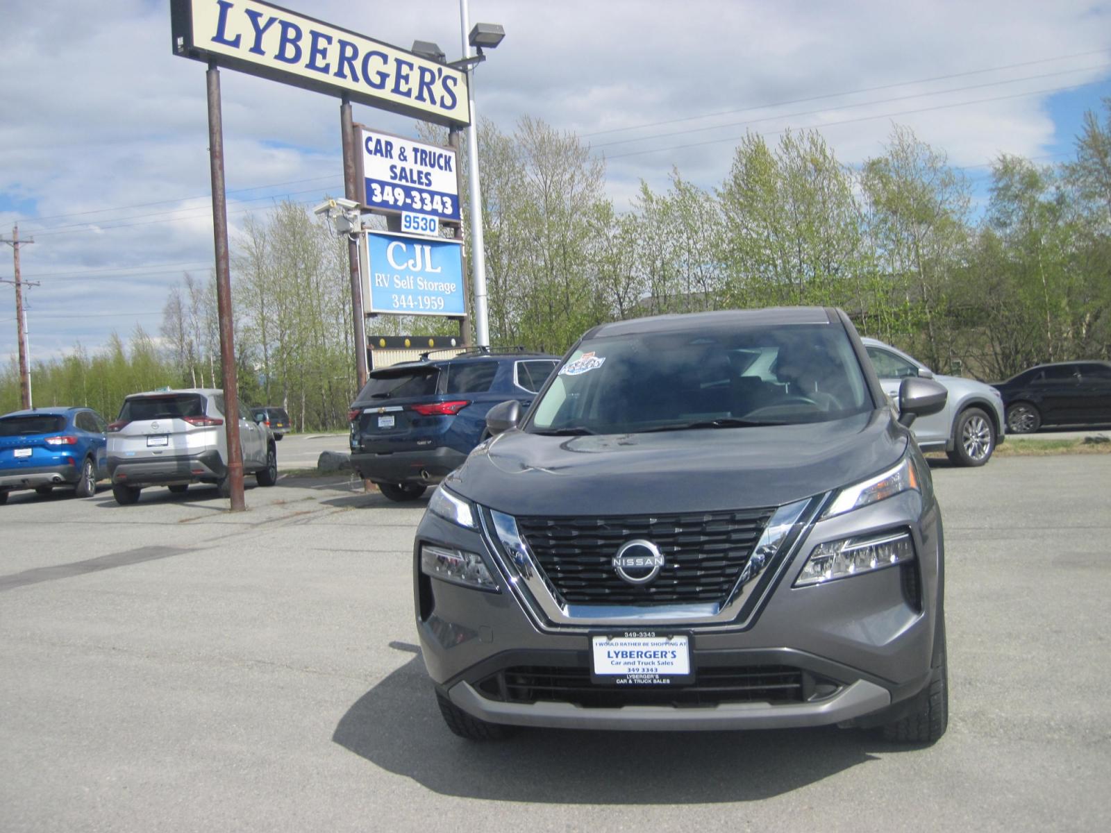 2022 gray /black Nissan Rogue SV AWD (5N1BT3BB6NC) with an 2.5L L4 DOHC 16V engine, CVT transmission, located at 9530 Old Seward Highway, Anchorage, AK, 99515, (907) 349-3343, 61.134140, -149.865570 - Nice Nissan Rogue SV awd come take a test drive - Photo #1