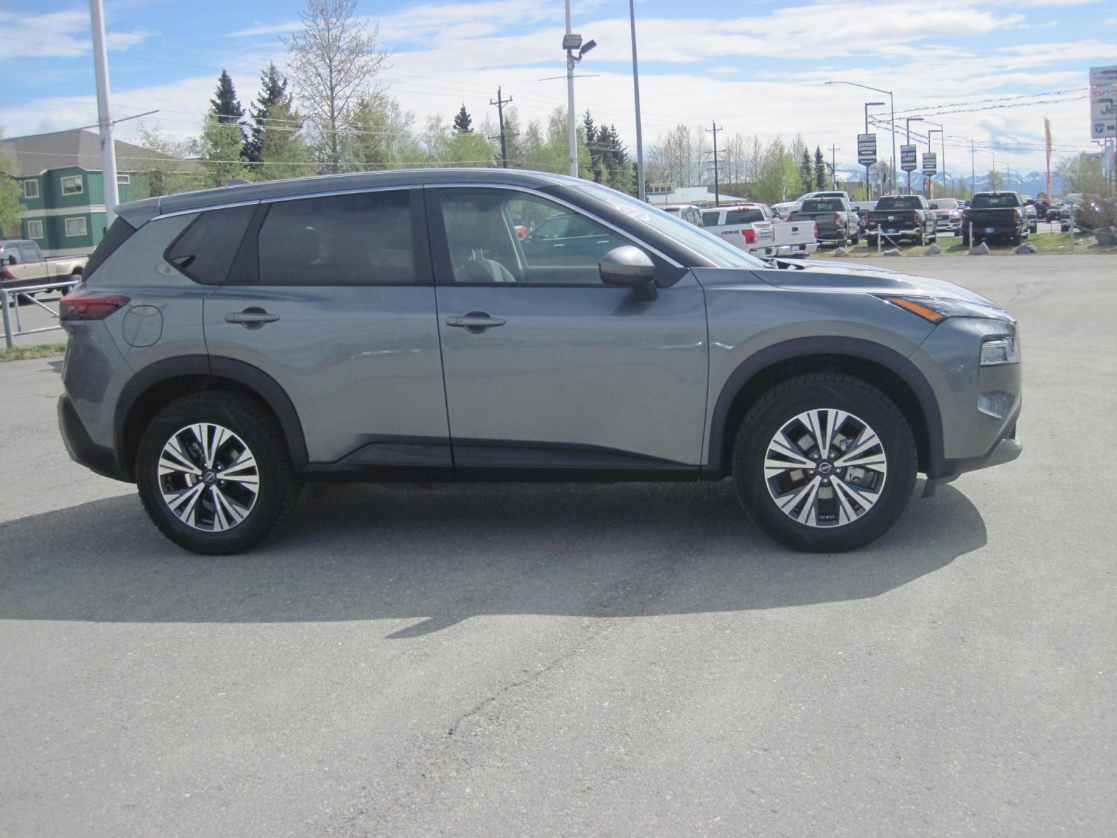 2022 gray /black Nissan Rogue SV AWD (5N1BT3BB6NC) with an 2.5L L4 DOHC 16V engine, CVT transmission, located at 9530 Old Seward Highway, Anchorage, AK, 99515, (907) 349-3343, 61.134140, -149.865570 - Nice Nissan Rogue SV awd come take a test drive - Photo #2