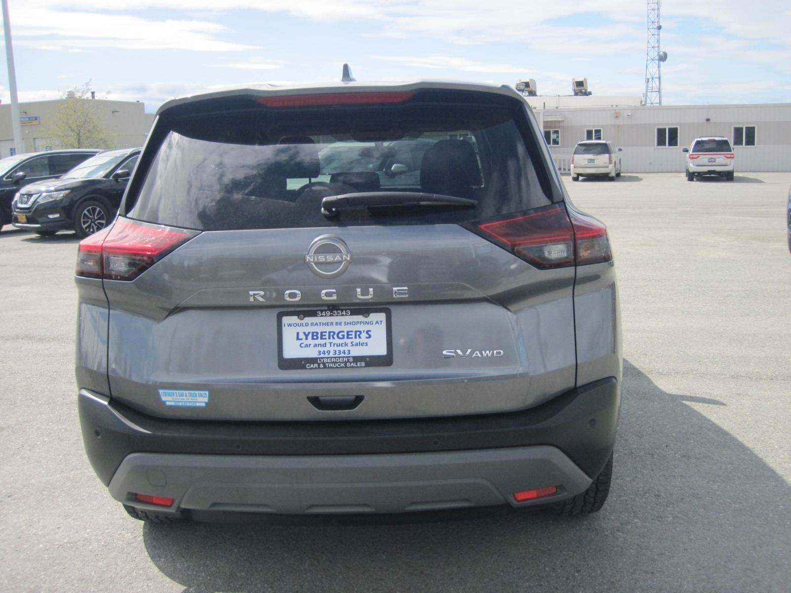 2022 gray /black Nissan Rogue SV AWD (5N1BT3BB6NC) with an 2.5L L4 DOHC 16V engine, CVT transmission, located at 9530 Old Seward Highway, Anchorage, AK, 99515, (907) 349-3343, 61.134140, -149.865570 - Nice Nissan Rogue SV awd come take a test drive - Photo #3