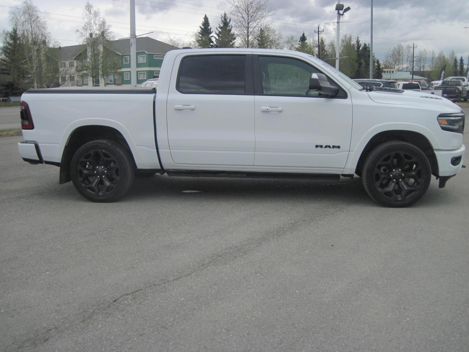 2021 white /black RAM 1500 Limited Crew Cab SWB 4WD (1C6SRFHT5MN) with an 5.7L V8 OHV 16V engine, 8A transmission, located at 9530 Old Seward Highway, Anchorage, AK, 99515, (907) 349-3343, 61.134140, -149.865570 - Loaded Ram 1500 Limited, come take a test drive - Photo #2
