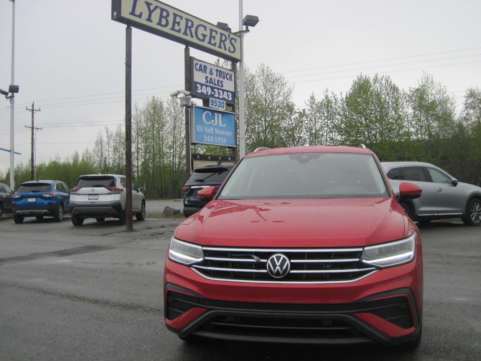 2022 red /black Volkswagen Tiguan SE 4Motion (3VV2B7AX8NM) with an 2.0L L4 DOHC 16V TURBO engine, 8A transmission, located at 9530 Old Seward Highway, Anchorage, AK, 99515, (907) 349-3343, 61.134140, -149.865570 - Photo #1