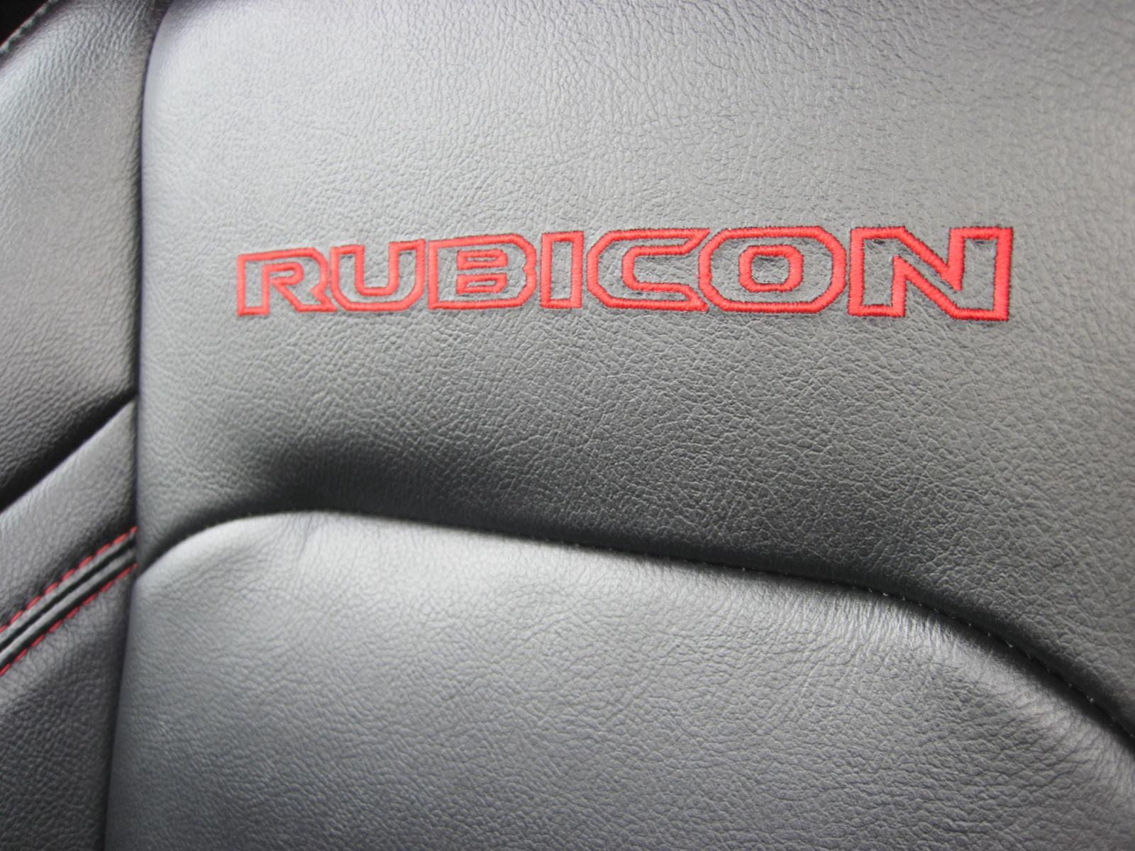 2020 white /black Jeep Gladiator Rubicon (1C6JJTBG1LL) with an 3.6L V6 DOHC 24V engine, 6M transmission, located at 9530 Old Seward Highway, Anchorage, AK, 99515, (907) 349-3343, 61.134140, -149.865570 - Photo #24