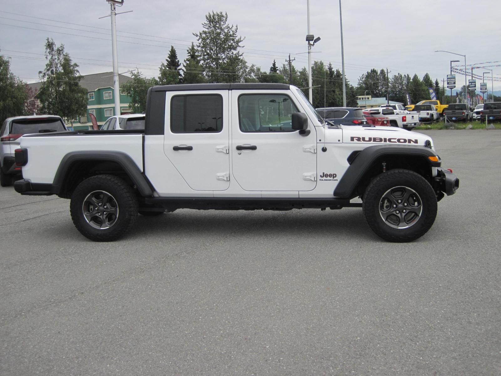 2020 white /black Jeep Gladiator Rubicon (1C6JJTBG1LL) with an 3.6L V6 DOHC 24V engine, 6M transmission, located at 9530 Old Seward Highway, Anchorage, AK, 99515, (907) 349-3343, 61.134140, -149.865570 - Nice Jeep Gladiator Rubicon, Leather seats, Navigation come take a test drive. - Photo #2