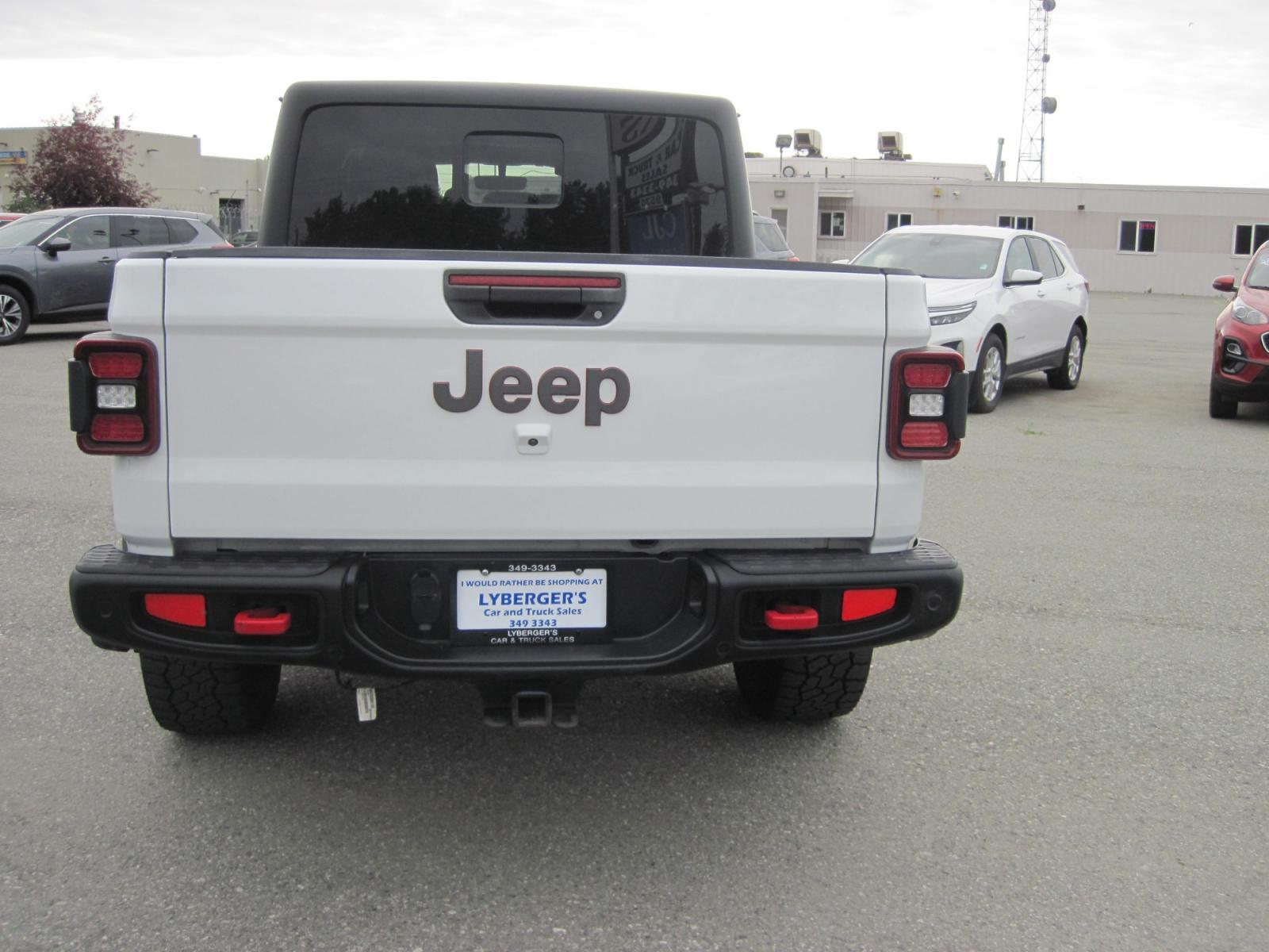 2020 white /black Jeep Gladiator Rubicon (1C6JJTBG1LL) with an 3.6L V6 DOHC 24V engine, 6M transmission, located at 9530 Old Seward Highway, Anchorage, AK, 99515, (907) 349-3343, 61.134140, -149.865570 - Photo #3
