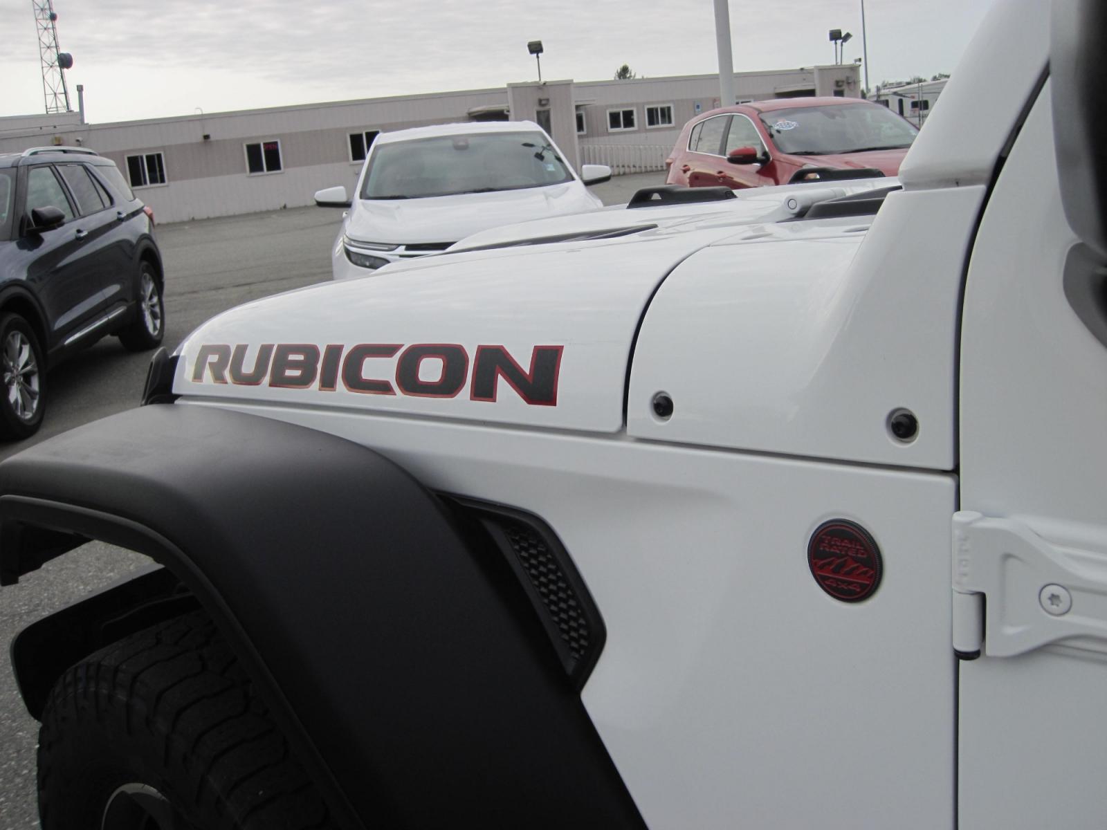 2020 white /black Jeep Gladiator Rubicon (1C6JJTBG1LL) with an 3.6L V6 DOHC 24V engine, 6M transmission, located at 9530 Old Seward Highway, Anchorage, AK, 99515, (907) 349-3343, 61.134140, -149.865570 - Nice Jeep Gladiator Rubicon, Leather seats, Navigation come take a test drive. - Photo #7