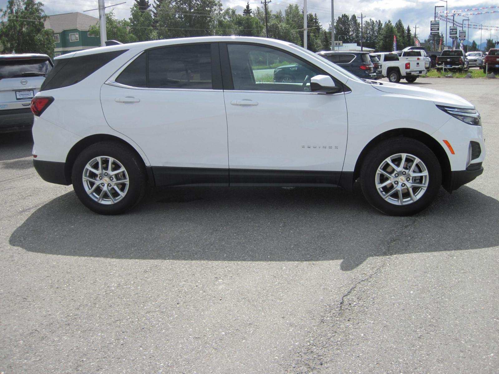 2022 white Chevrolet Equinox LT AWD (3GNAXUEV9NL) with an 1.5L L4 DOHC 16V TURBO engine, 6A transmission, located at 9530 Old Seward Highway, Anchorage, AK, 99515, (907) 349-3343, 61.134140, -149.865570 - Nice Chevrolet Equinox LT AWD come take a test drive - Photo #2