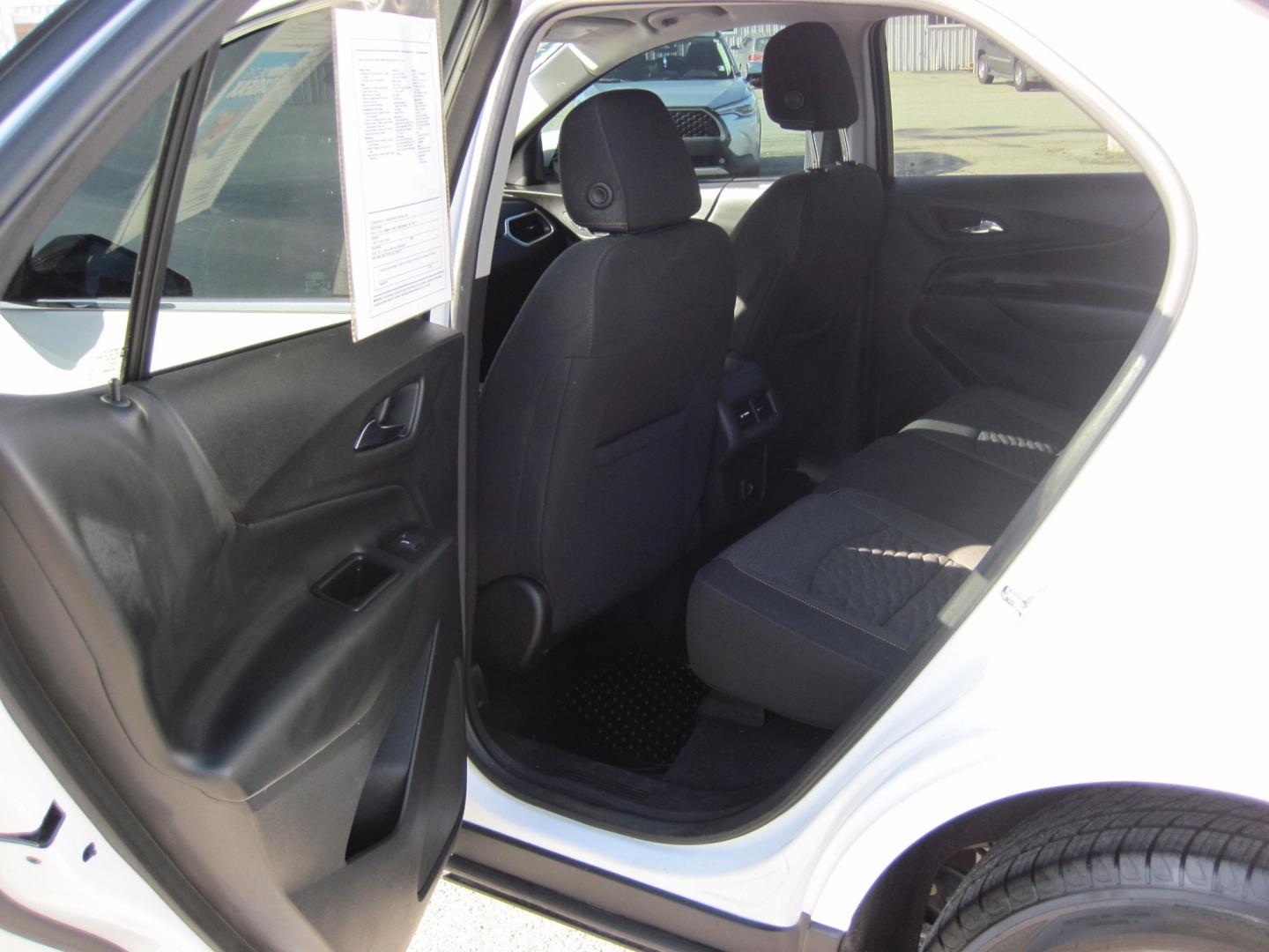 2021 white /black Chevrolet Equinox LT AWD (3GNAXTEV6MS) with an 1.5L L4 DOHC 16V TURBO engine, 6A transmission, located at 9530 Old Seward Highway, Anchorage, AK, 99515, (907) 349-3343, 61.134140, -149.865570 - Nice Chevrolet Equinox AWD come take a test drive- Photo#7