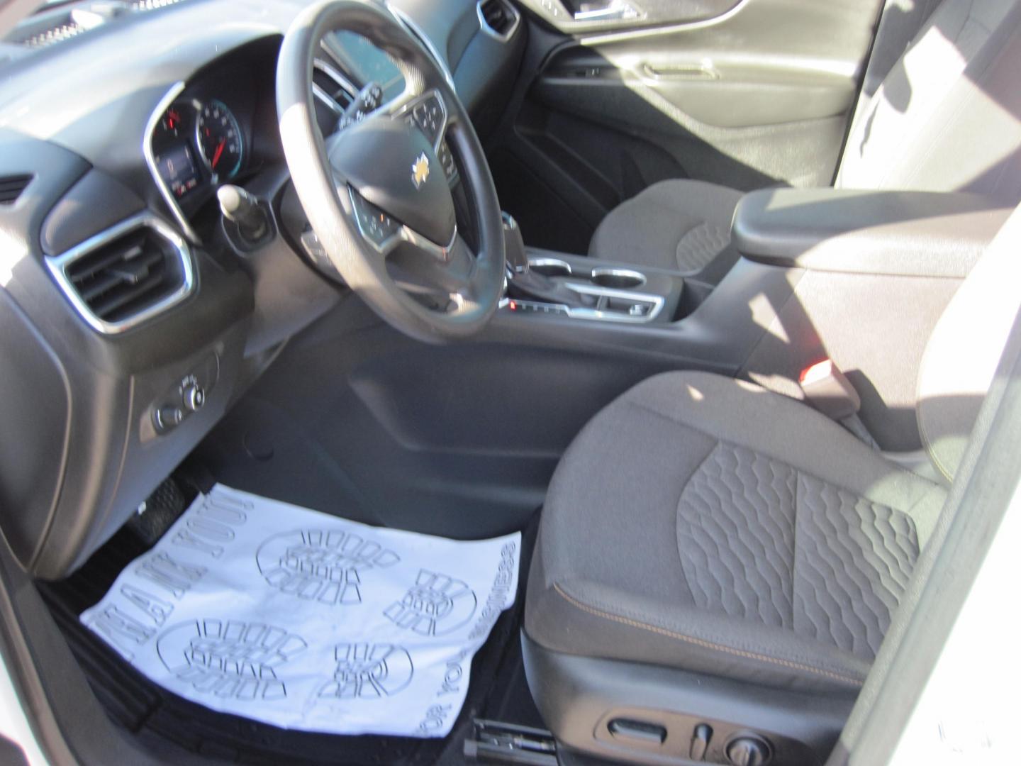 2021 white /black Chevrolet Equinox LT AWD (3GNAXTEV6MS) with an 1.5L L4 DOHC 16V TURBO engine, 6A transmission, located at 9530 Old Seward Highway, Anchorage, AK, 99515, (907) 349-3343, 61.134140, -149.865570 - Nice Chevrolet Equinox AWD come take a test drive- Photo#10