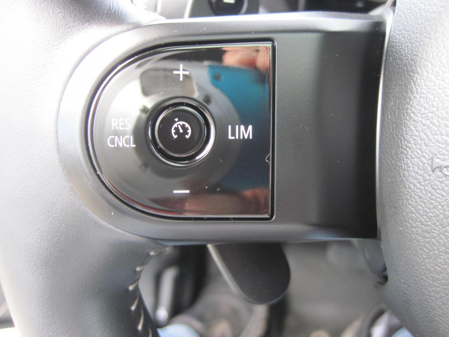 2022 gray /black Mini Clubman Cooper S ALL4 (WMWXJ1C04N2) with an 2.0L L4 DOHC 16V TURBO engine, located at 9530 Old Seward Highway, Anchorage, AK, 99515, (907) 349-3343, 61.134140, -149.865570 - Photo#14