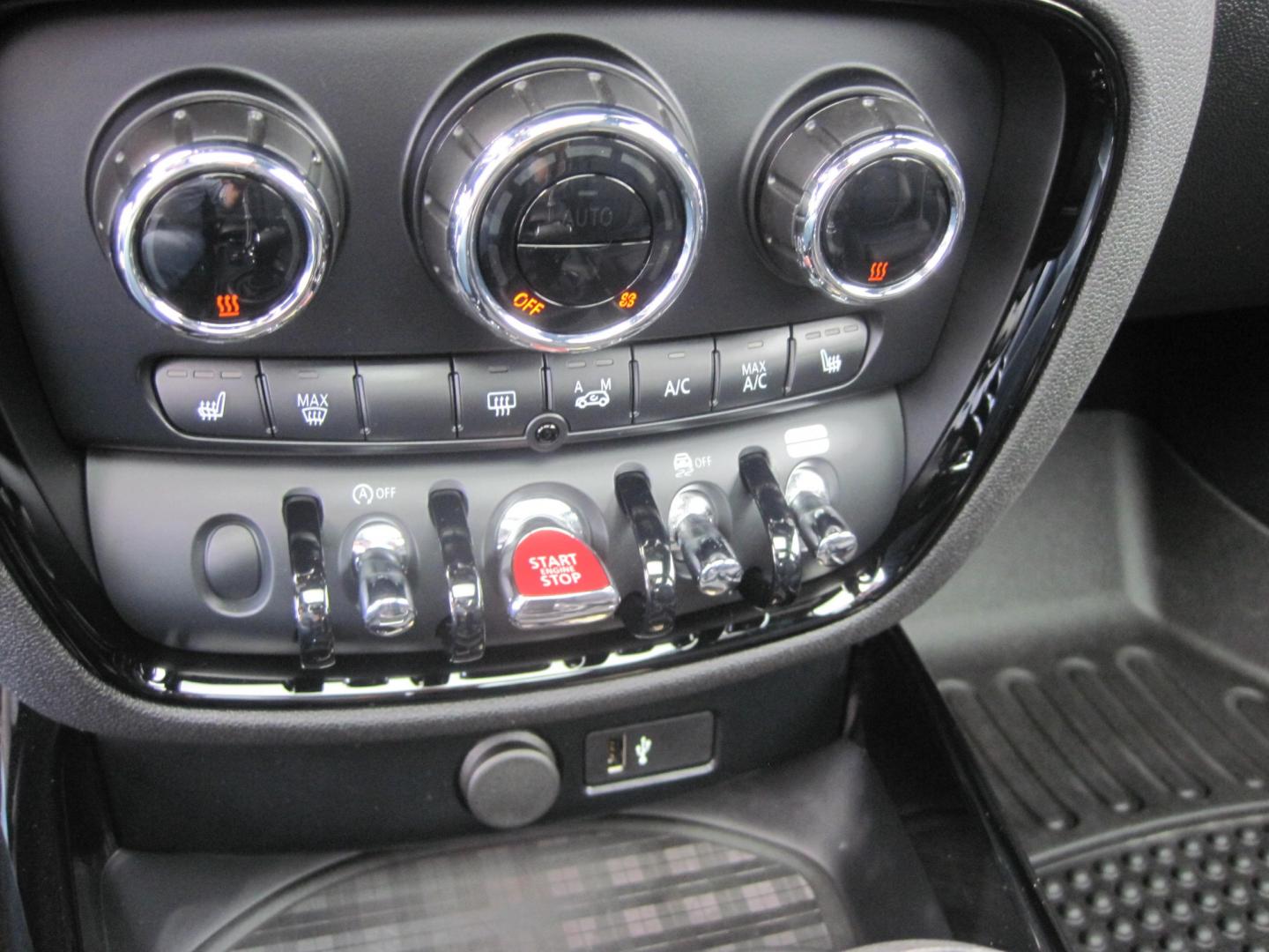 2022 gray /black Mini Clubman Cooper S ALL4 (WMWXJ1C04N2) with an 2.0L L4 DOHC 16V TURBO engine, located at 9530 Old Seward Highway, Anchorage, AK, 99515, (907) 349-3343, 61.134140, -149.865570 - Photo#18