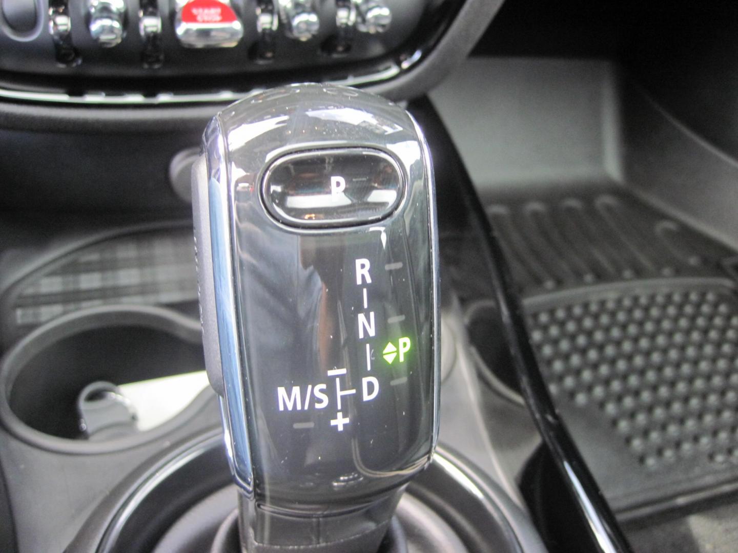 2022 gray /black Mini Clubman Cooper S ALL4 (WMWXJ1C04N2) with an 2.0L L4 DOHC 16V TURBO engine, located at 9530 Old Seward Highway, Anchorage, AK, 99515, (907) 349-3343, 61.134140, -149.865570 - Photo#19