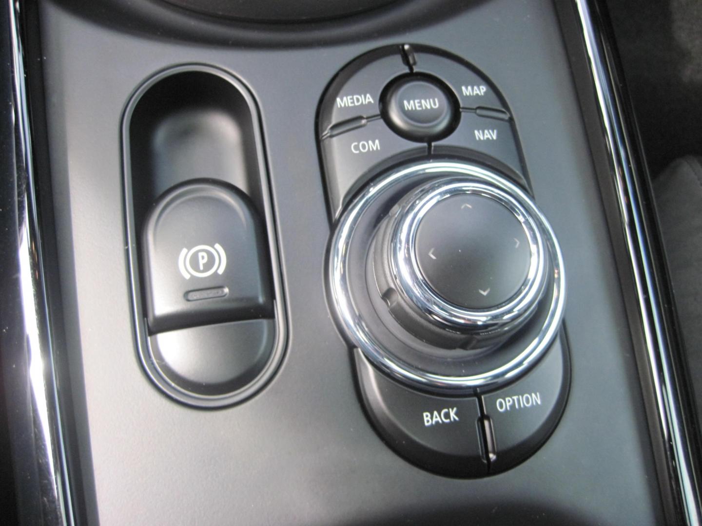 2022 gray /black Mini Clubman Cooper S ALL4 (WMWXJ1C04N2) with an 2.0L L4 DOHC 16V TURBO engine, located at 9530 Old Seward Highway, Anchorage, AK, 99515, (907) 349-3343, 61.134140, -149.865570 - Photo#20