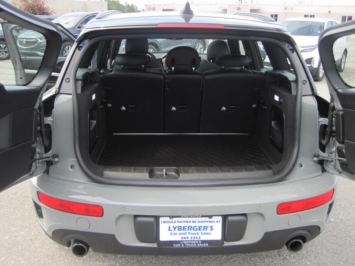 2022 gray /black Mini Clubman Cooper S ALL4 (WMWXJ1C04N2) with an 2.0L L4 DOHC 16V TURBO engine, located at 9530 Old Seward Highway, Anchorage, AK, 99515, (907) 349-3343, 61.134140, -149.865570 - Photo#4