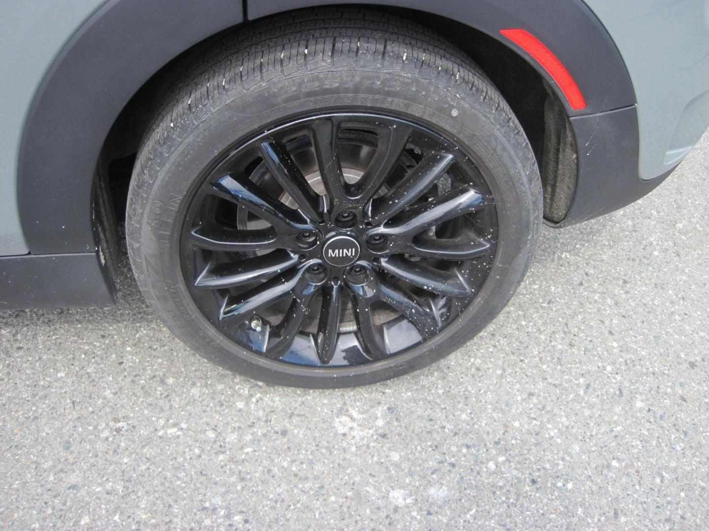 2022 gray /black Mini Clubman Cooper S ALL4 (WMWXJ1C04N2) with an 2.0L L4 DOHC 16V TURBO engine, located at 9530 Old Seward Highway, Anchorage, AK, 99515, (907) 349-3343, 61.134140, -149.865570 - Photo#5