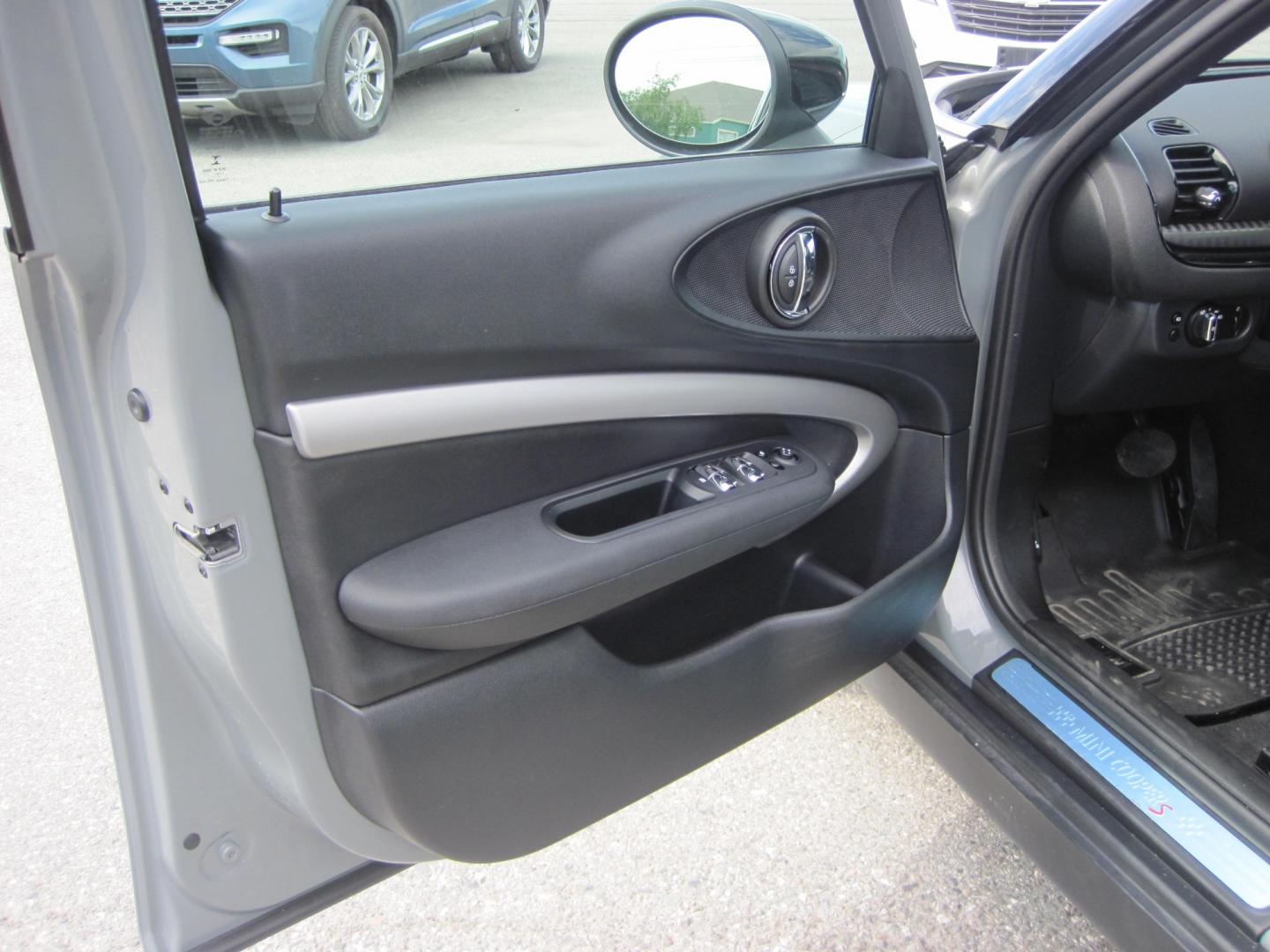 2022 gray /black Mini Clubman Cooper S ALL4 (WMWXJ1C04N2) with an 2.0L L4 DOHC 16V TURBO engine, located at 9530 Old Seward Highway, Anchorage, AK, 99515, (907) 349-3343, 61.134140, -149.865570 - Photo#6