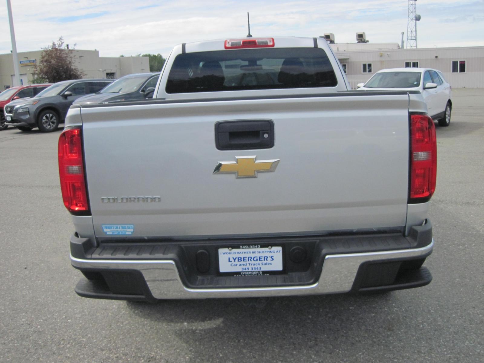 2015 silver /gray Chevrolet Colorado WT Ext. Cab 4WD (1GCHTAEAXF1) with an 2.5L L4 DOHC 16V GAS engine, 6-Speed Automatic transmission, located at 9530 Old Seward Highway, Anchorage, AK, 99515, (907) 349-3343, 61.134140, -149.865570 - Low Miles on this Chevrolet colorado 4wd - Photo #3
