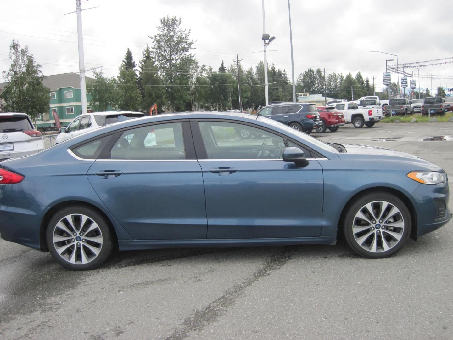 2019 blue /black Ford Fusion SE AWD (3FA6P0T94KR) with an 2.0L L4 DOHC 16V engine, 6-Speed Automatic transmission, located at 9530 Old Seward Highway, Anchorage, AK, 99515, (907) 349-3343, 61.134140, -149.865570 - Photo#2