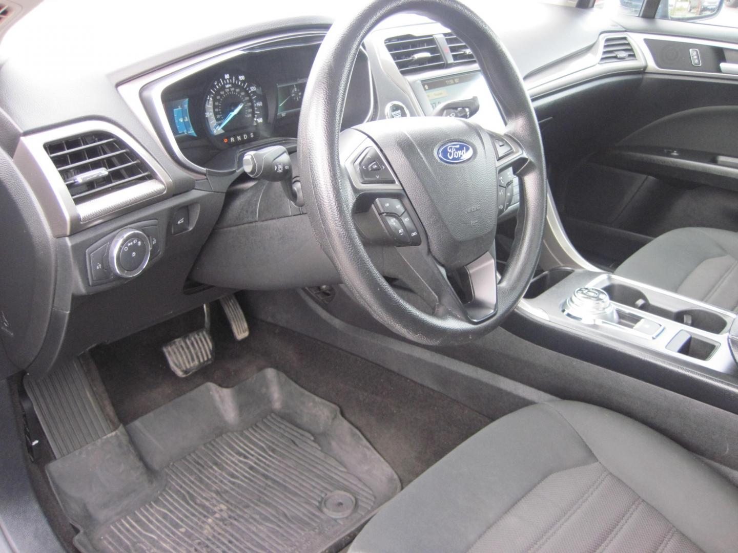 2019 blue /black Ford Fusion SE AWD (3FA6P0T94KR) with an 2.0L L4 DOHC 16V engine, 6-Speed Automatic transmission, located at 9530 Old Seward Highway, Anchorage, AK, 99515, (907) 349-3343, 61.134140, -149.865570 - Photo#8
