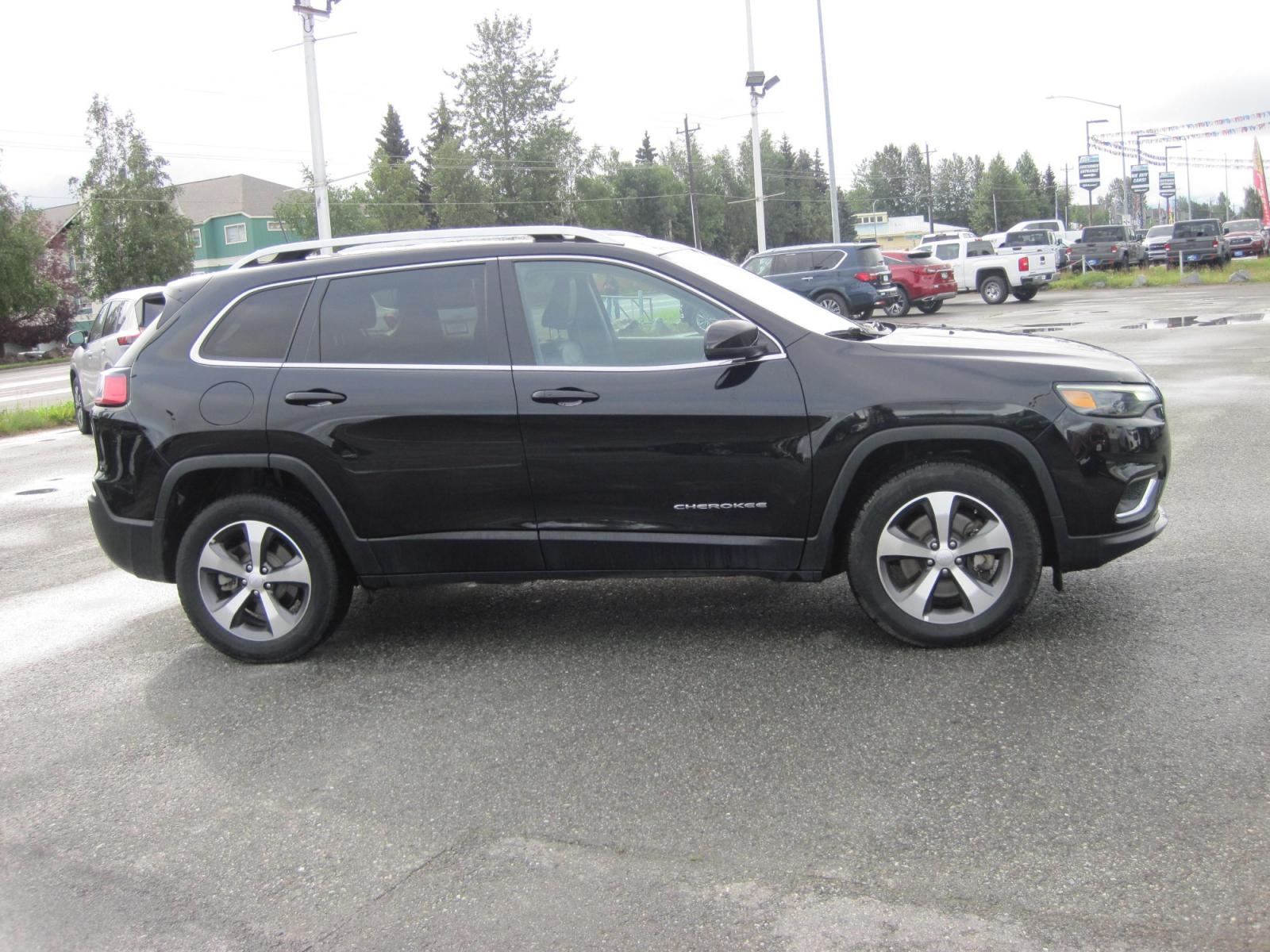 2020 black /black Jeep Cherokee Limited AWD (1C4PJMDX5LD) with an 3.6L V6 DOHC 24V engine, 9-Speed Automatic transmission, located at 9530 Old Seward Highway, Anchorage, AK, 99515, (907) 349-3343, 61.134140, -149.865570 - Nice Jeep Cherokee Limited come take a test drive. - Photo #2