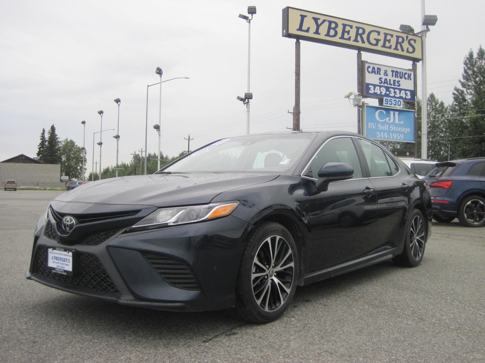 2020 black /black Toyota Camry SE (4T1G11AK9LU) with an 2.5L L4 DOHC 16V engine, located at 9530 Old Seward Highway, Anchorage, AK, 99515, (907) 349-3343, 61.134140, -149.865570 - Nice Toyota Camry SE come take a test drive. - Photo #0