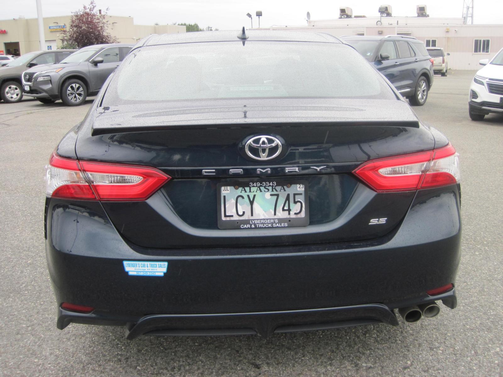 2020 black /black Toyota Camry SE (4T1G11AK9LU) with an 2.5L L4 DOHC 16V engine, located at 9530 Old Seward Highway, Anchorage, AK, 99515, (907) 349-3343, 61.134140, -149.865570 - Nice Toyota Camry SE come take a test drive. - Photo #3