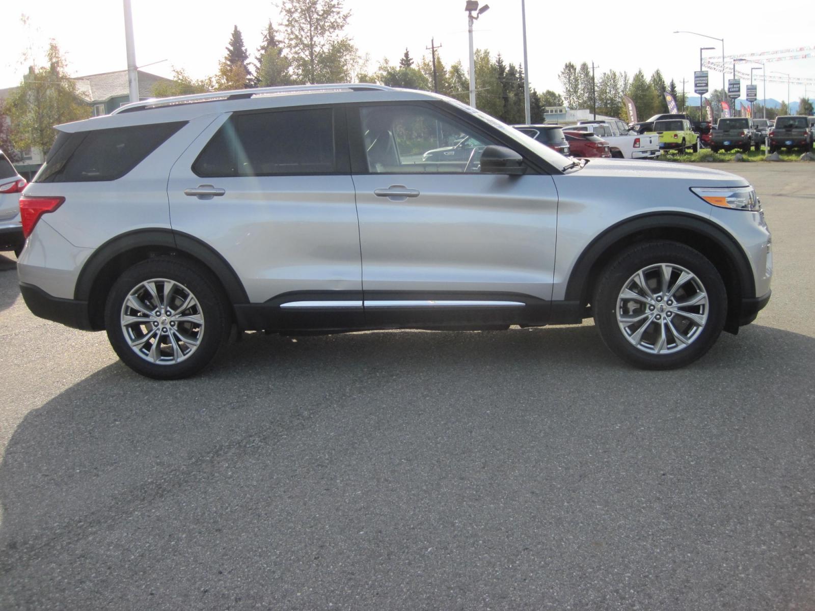 2022 silver /black Ford Explorer Limited AWD (1FMSK8FH3NG) with an 2.3L L4 DOHC 16V engine, 10A transmission, located at 9530 Old Seward Highway, Anchorage, AK, 99515, (907) 349-3343, 61.134140, -149.865570 - Nice Ford Explorer Limited AWD come take a test drive - Photo #4