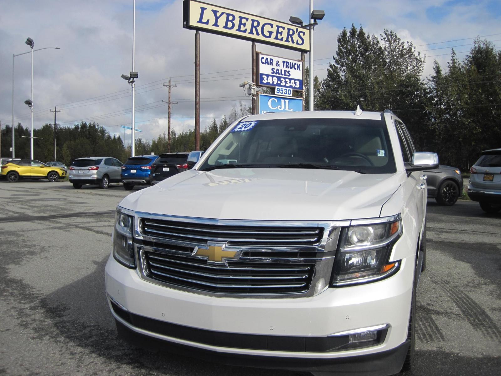 2020 white /Tan Chevrolet Tahoe Premier 4WD (1GNSKCKC5LR) with an 5.3L V8 OHV 16V engine, 6A transmission, located at 9530 Old Seward Highway, Anchorage, AK, 99515, (907) 349-3343, 61.134140, -149.865570 - Nice Chevrolet Tahoe Premier, sunroof, 4 captain chairs, heads up display come take a test drive. - Photo #2