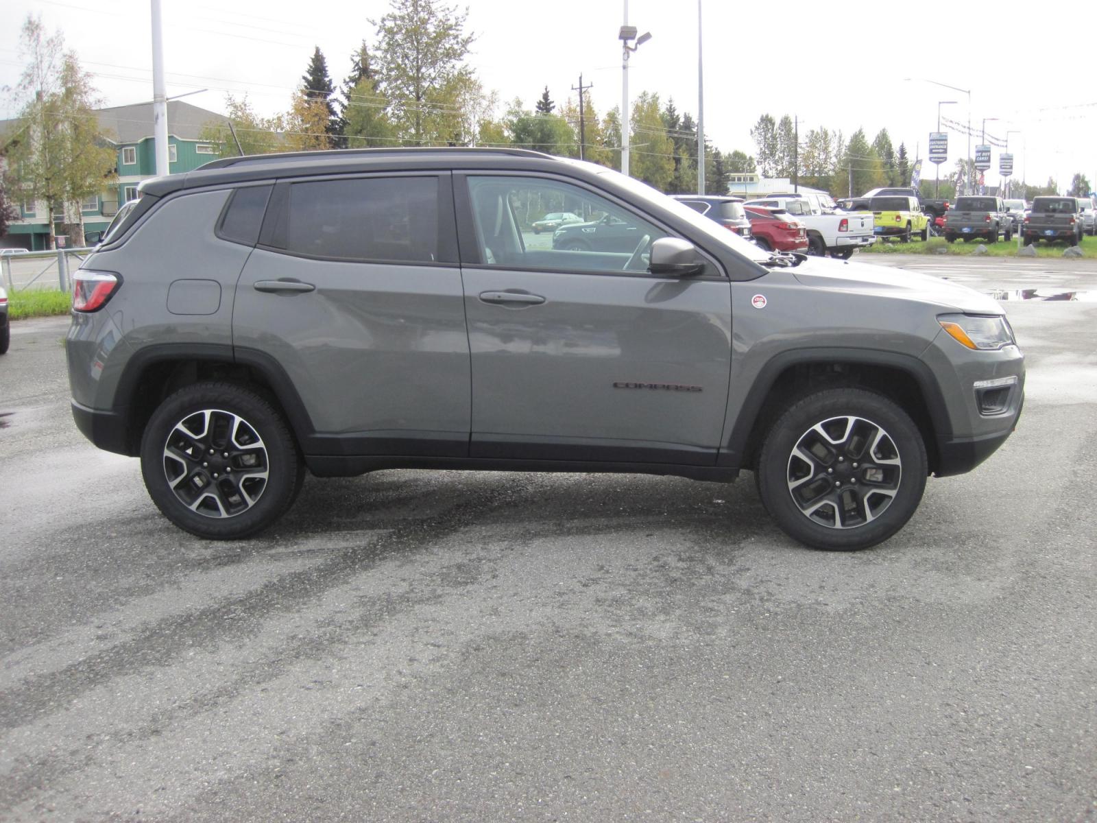2020 gray /black Jeep Compass Trailhawk 4WD (3C4NJDDB7LT) with an 2.4L L4 DOHC 16V engine, 9A transmission, located at 9530 Old Seward Highway, Anchorage, AK, 99515, (907) 349-3343, 61.134140, -149.865570 - Nice Jeep Compass Trailhawk 4WD come take a test drive. - Photo #3